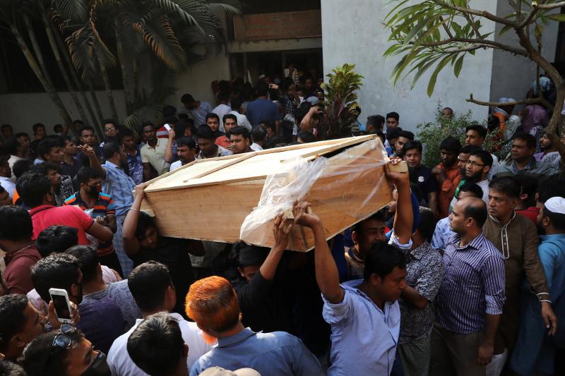 El fuego se desató en el casco antiguo de la capital y se ha cobrado la vida de más de 70 personas