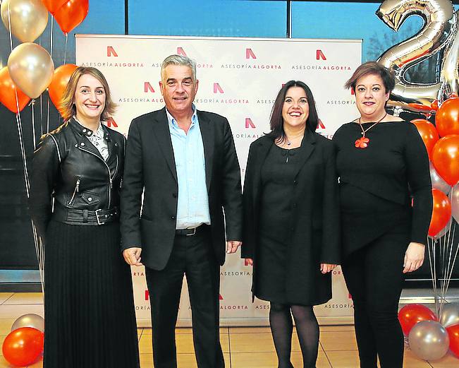 Leyre Velázquez, Pompeyo Herrero, Estela Martínez y Esther Bureba.