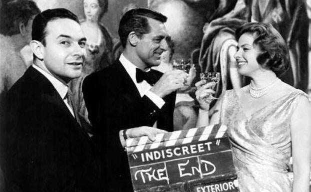 Imagen principal - Stnaley Donen en el rodaje de 'Indiscreta' con Cary Grant e Ingrid Bergman, dirigiendo a Albert Finney y Audrey Hepburn en 'Dos en la carretera' y bailando con el Oscar honorífico que recibió en 1998.