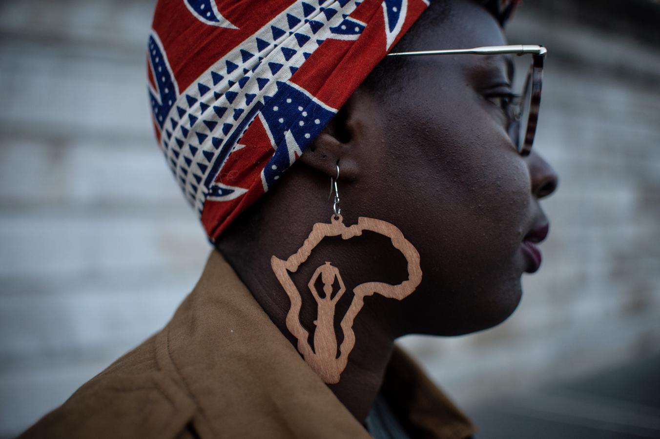 Bousso Dieng (estudiante de Comunicación Audiovisual y Publicidad, 21 años) define su estilo como «mitad africano, mitad vasco».