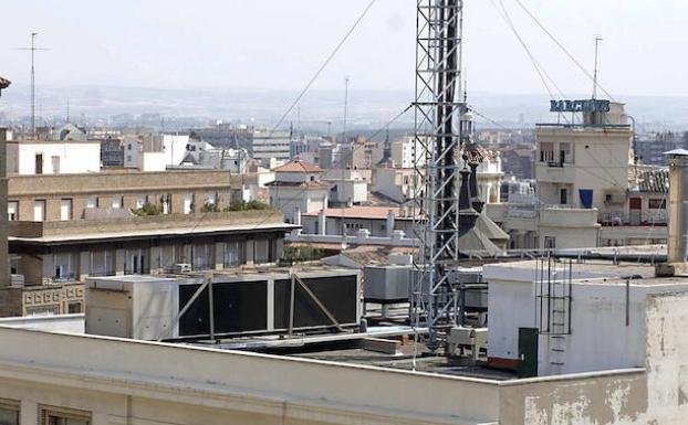 La bacteria vive, entre otros lugares, en las torres de refrigeración. 