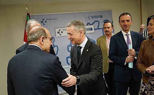 Urkullu ha inaugurado el centro junto a Jon Darpón y Amaia del Campo.