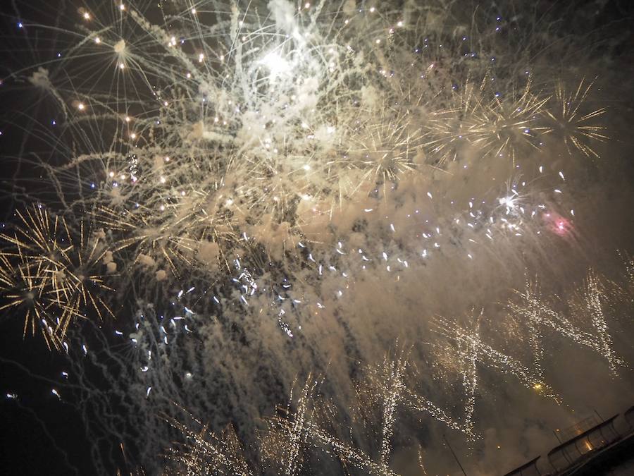 Fotos: La mascletá más alta de la historia de las Fallas