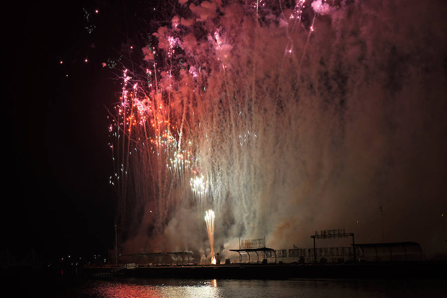 Fotos: La mascletá más alta de la historia de las Fallas