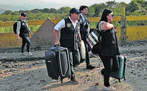 Trabajadores del Consulado colombiano en Valencia abandonan Venezuela.