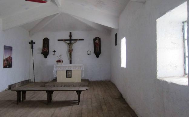 Interior de la ermita de la Santa Cruz.