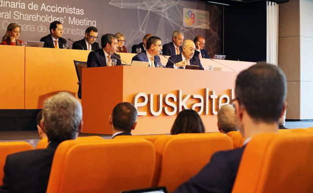 Imagen de la última junta de accionistas de Euskaltel 