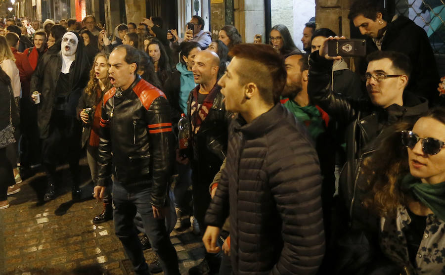 Fotos: Comienzan los Carnavales. Una kalejira en el Casco Viejo