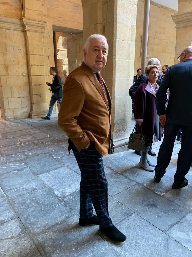 Imagen secundaria 2 - Arriba, Jessica Martín y su compañera. A la izquierda, Javier de Juana. A la derecha, Pedro Campo.