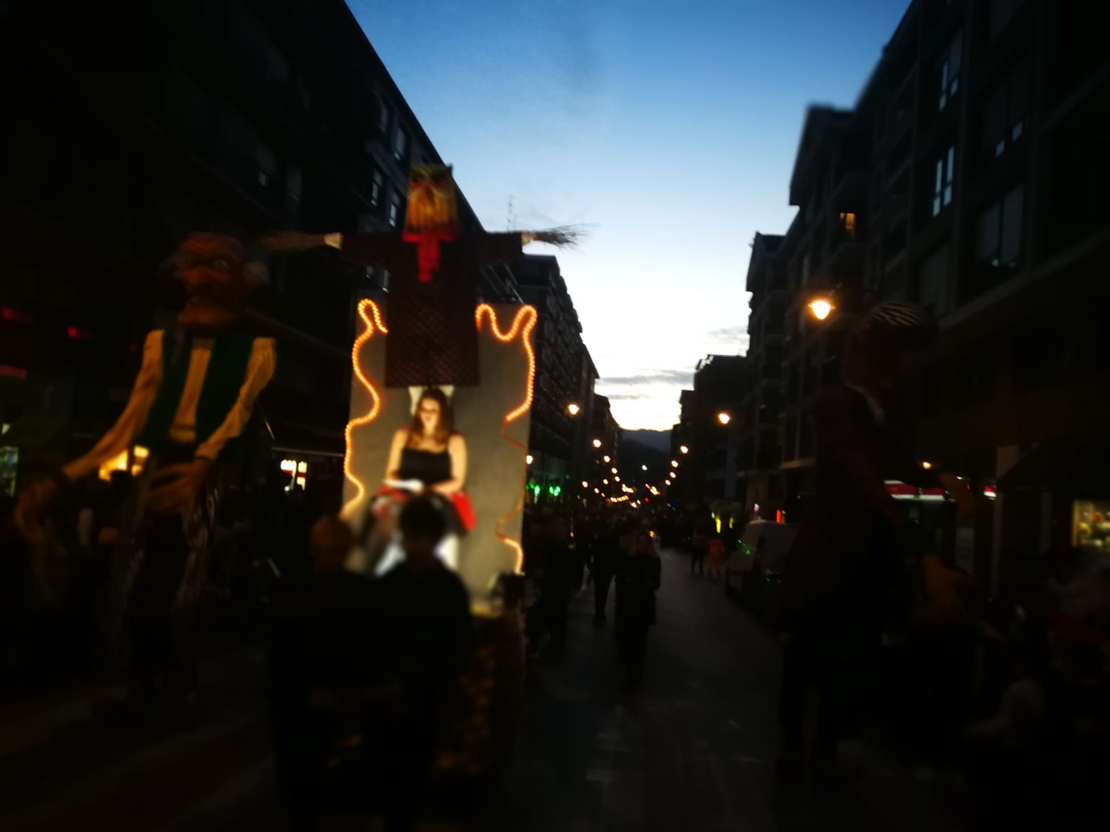 La localidad se sumergen en la fiesta más colorida y visual de todo el año