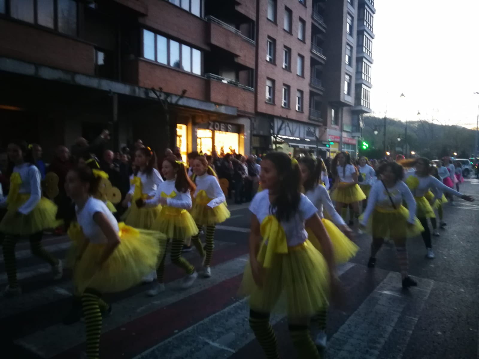 La localidad se sumergen en la fiesta más colorida y visual de todo el año