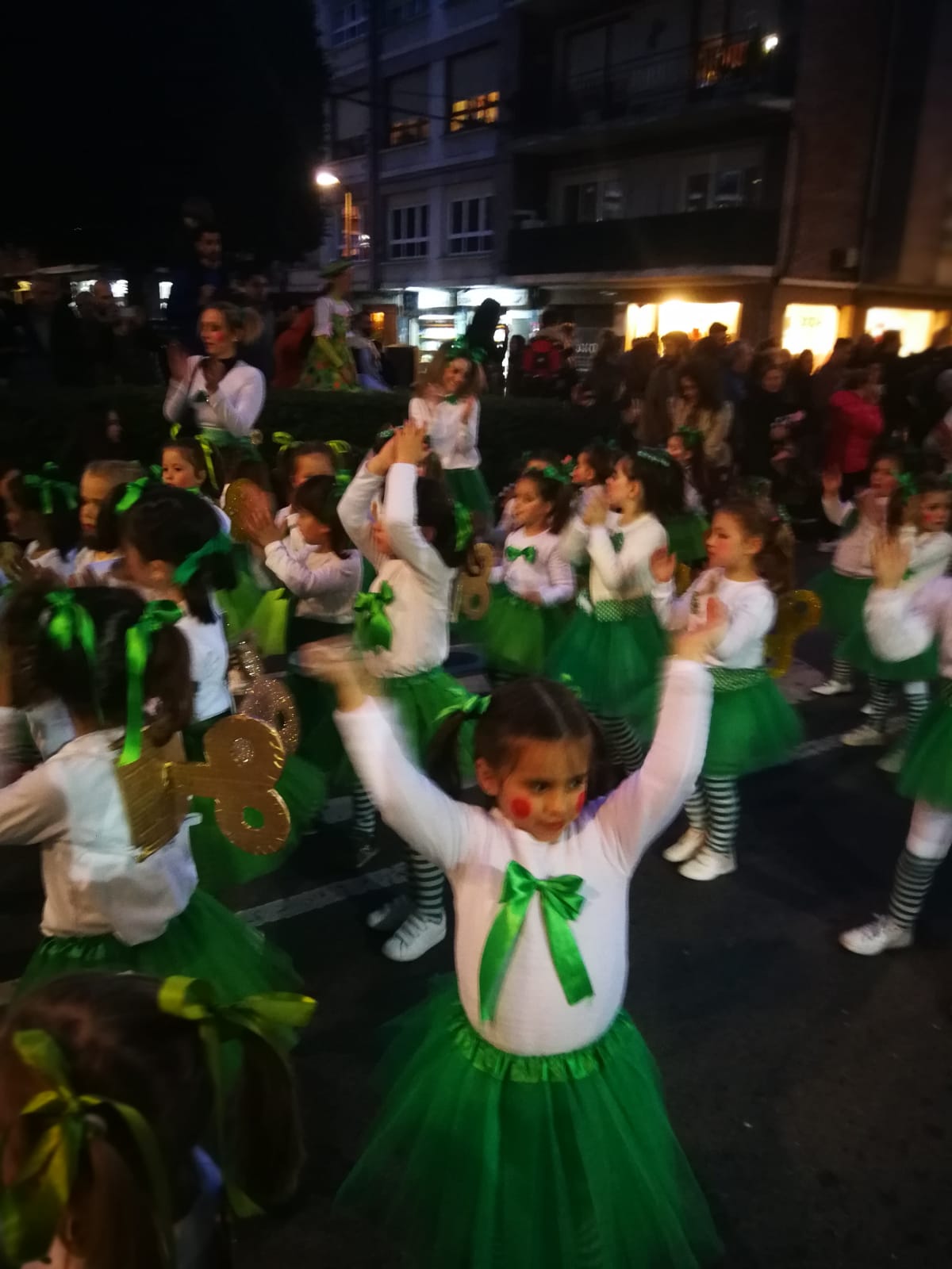 La localidad se sumergen en la fiesta más colorida y visual de todo el año