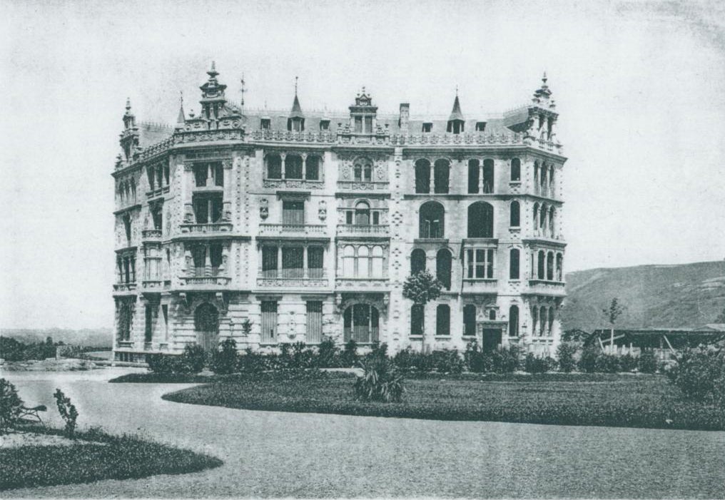 El palacio, en obras, en 1894.