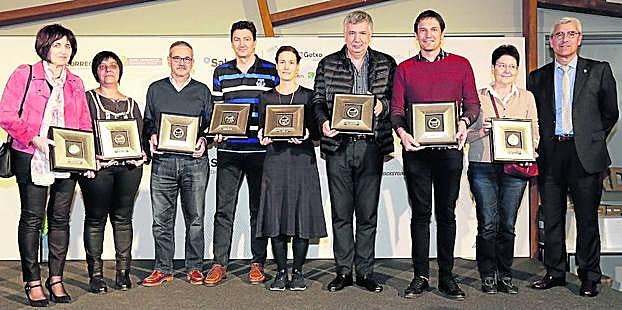 Los responsables de los ocho centros con representación en la final; Cristina Juez, Agurne Barruso, Eduardo Fernández, José Luis San Juan, Ainhoa Espinosa, Javier Laiseka, Gaizka Arrizabalaga e Isabel González. 