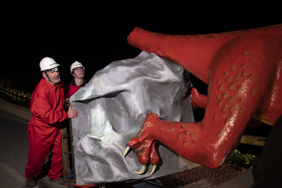 Fotos: Los dragones de &#039;Juego de Tronos&#039; vuelven a Gaztelugatxe para luchar contra el «maldito plástico»