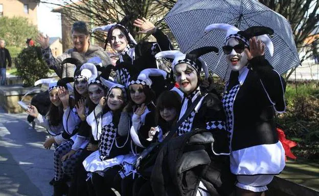 Un grupo en los carnavales del Algorta del pasado año. 