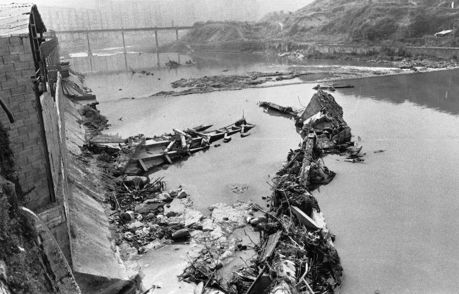 Las márgenes de la ría quedaron destrozadas.