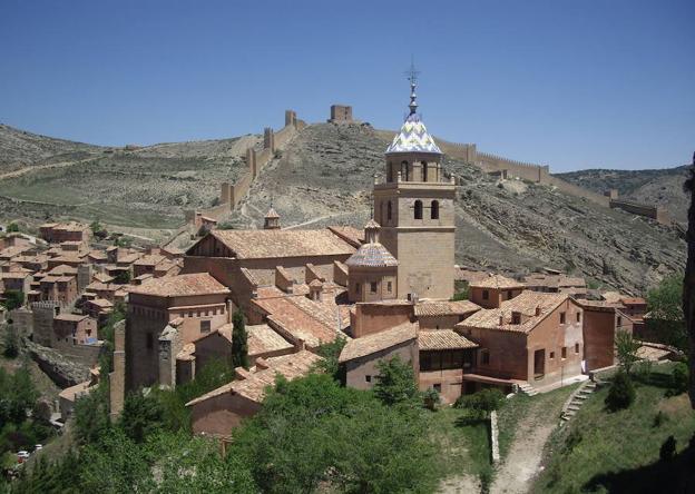 Las murallas protegen el casco antiguo de Albarracín.