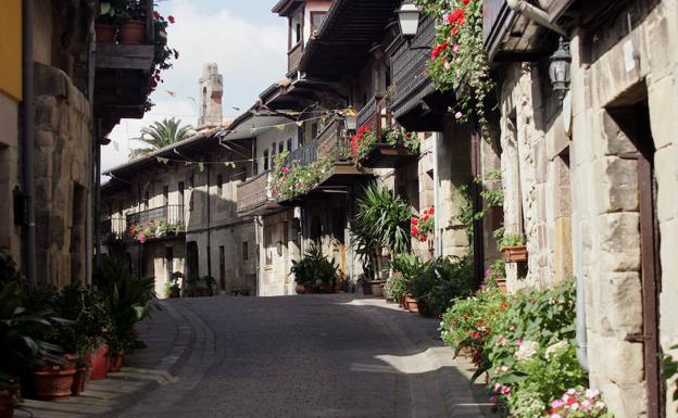 Calle principal de Cartes.