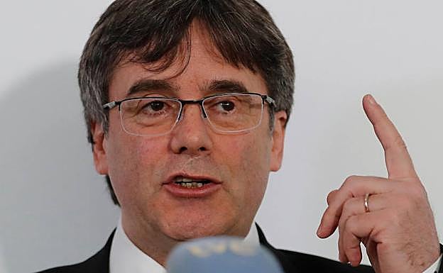 Puigdemont vuelve a jugar la baza electoral de pedir el voto para que regrese a Cataluña
