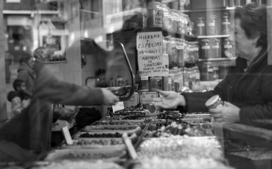 Finalista categoría 'Una ciudad para vivir'. 'DE COMPRAS POR EL BARRIO'. Autor: Fernando Herrero Castrillo