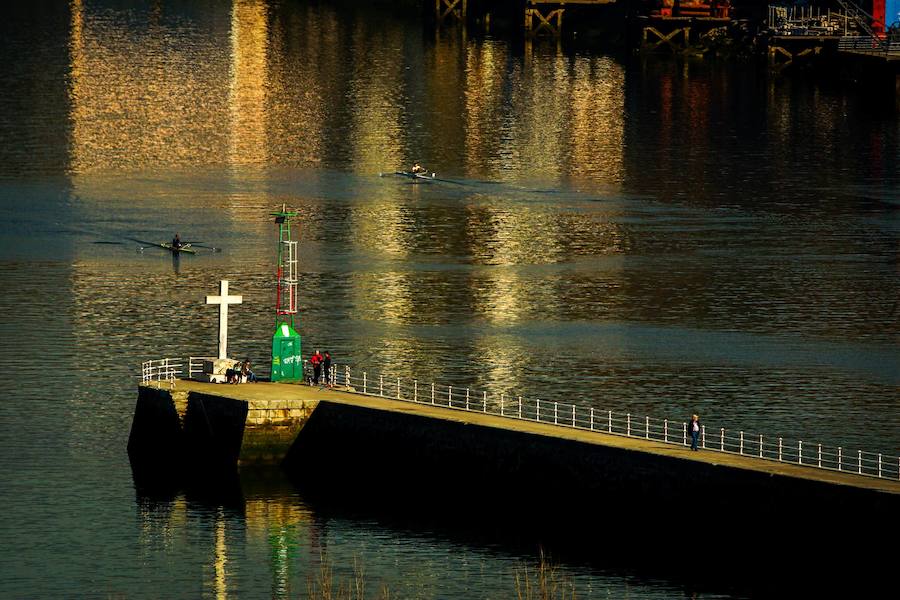 Finalista categoría 'La Ría y Barakaldo'. 'ROLLING IN THE RIVER'. Autor: José Luis Rodríguez Morán
