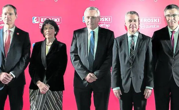 Mikel Larrea, Isabel Celaá, Iñigo Ucín, Iñigo Urkullu y Agustín Markaide. 