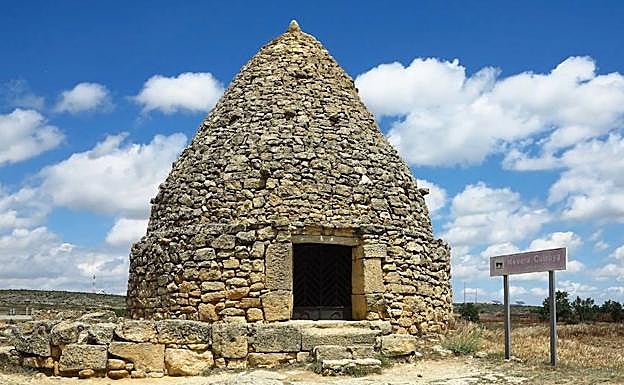Nevera de Culroya, construida para conservar la nieve.