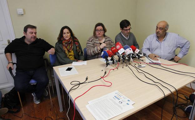 Representantes de las familias de la enseñanza concertada, en rueda de prensa. 