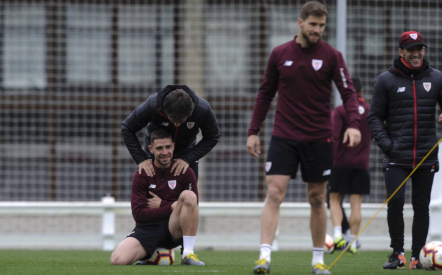 En la sesión de este jueves Aduriz ha realizado ejercicios con el balón