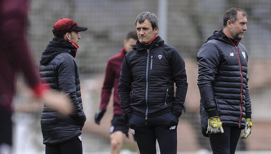 En la sesión de este jueves Aduriz ha realizado ejercicios con el balón