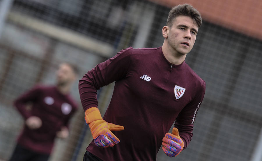 En la sesión de este jueves Aduriz ha realizado ejercicios con el balón
