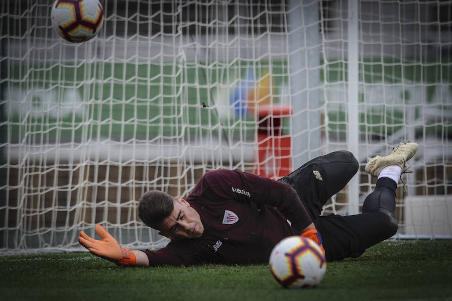 En la sesión de este jueves Aduriz ha realizado ejercicios con el balón