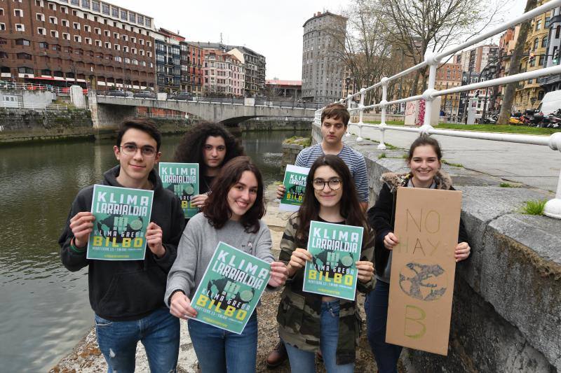 De izquierda a derecha, Ander Urteaga, Sarai Abeleira, Alba Granado, Nerea Arrieta, Alex Martínez y Elisa Ferraz.