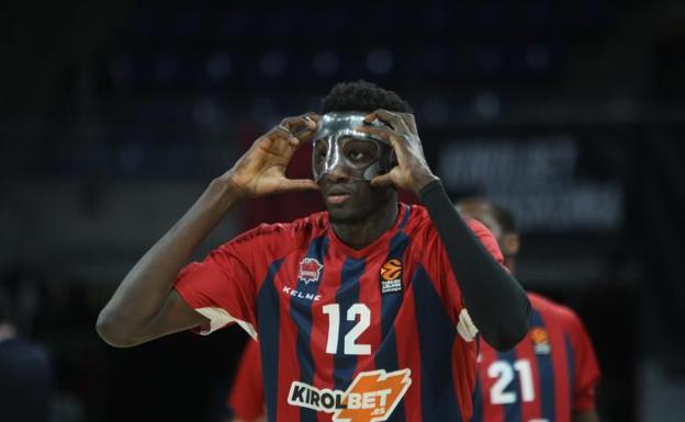 Ilimane Diop tendrá que jugar con una máscara protectora ante el Buducnost.