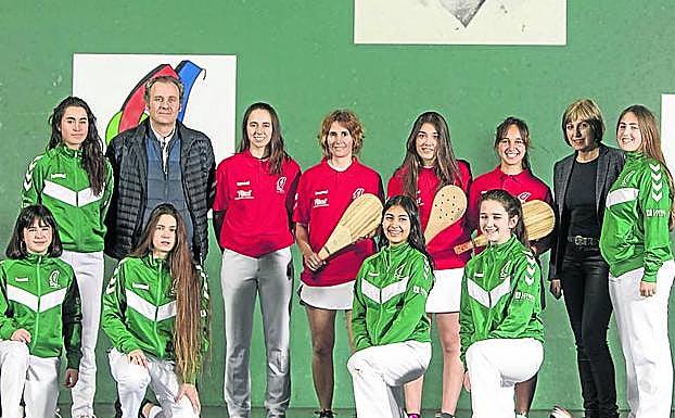 La selección femenina alavesa que participa en el GRAVNI. 