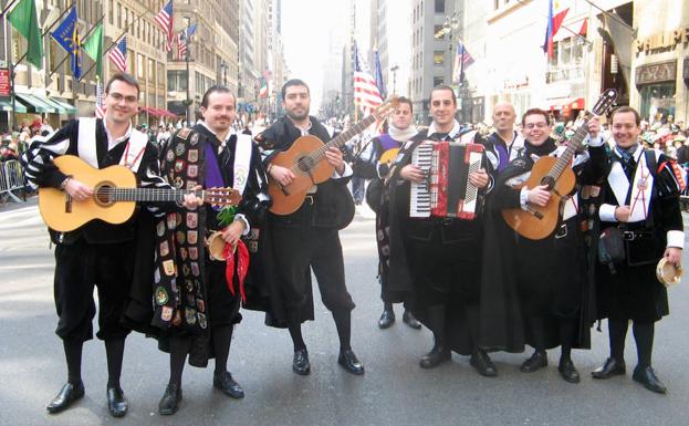 Los ocho tunos que se colaron en el desfile de San Patricio de Nueva York.