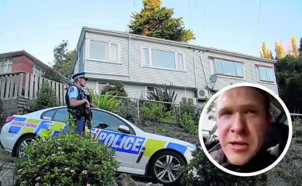 Imagen de la vivienda que Brenton Tarrant tenía alquilada en la calle Somerville en Dunedin, ahora custodiada por la Policía. 