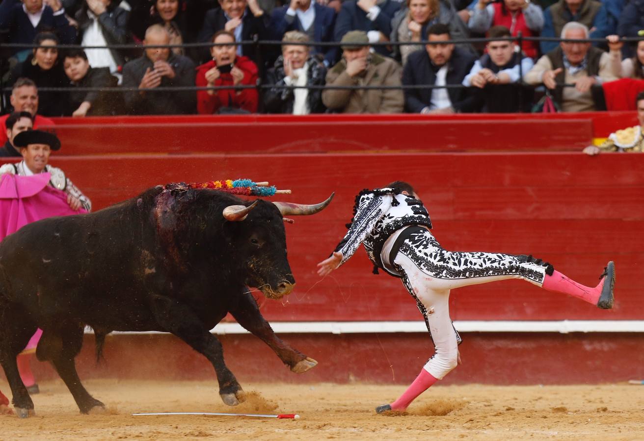 Fotos: Así ha sido la cogida de Enrique Ponce en Valencia