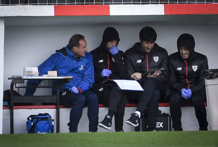 Fotos: Entrenamiento muy físico para la plantilla del Athletic en Lezama