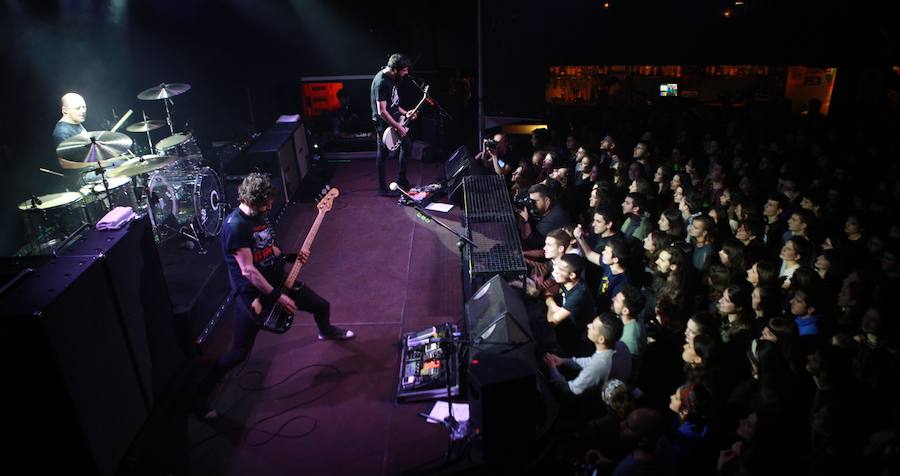 El grupo ofreció este martes su último concierto en la capital alavesa tras 25 años de carrera