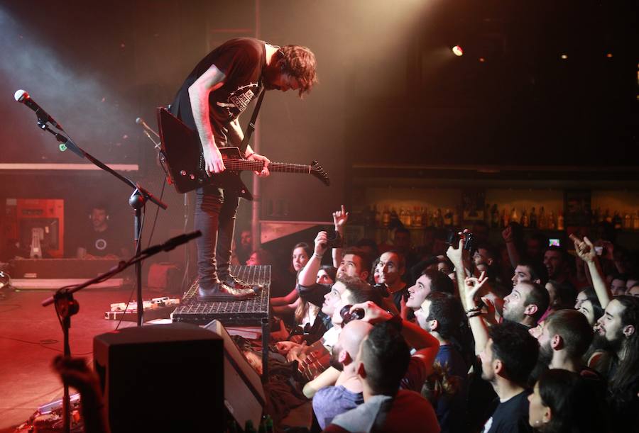 El grupo ofreció este martes su último concierto en la capital alavesa tras 25 años de carrera