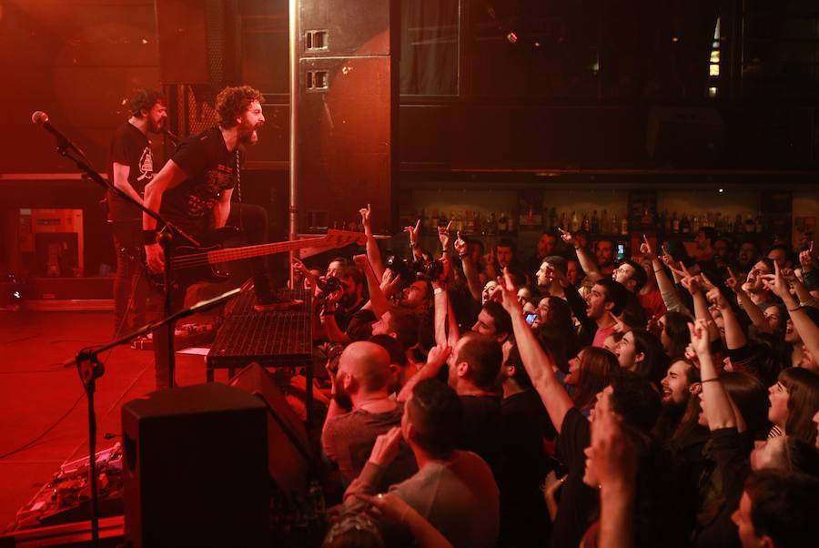 El grupo ofreció este martes su último concierto en la capital alavesa tras 25 años de carrera
