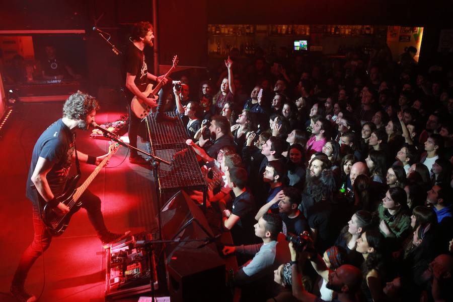 El grupo ofreció este martes su último concierto en la capital alavesa tras 25 años de carrera