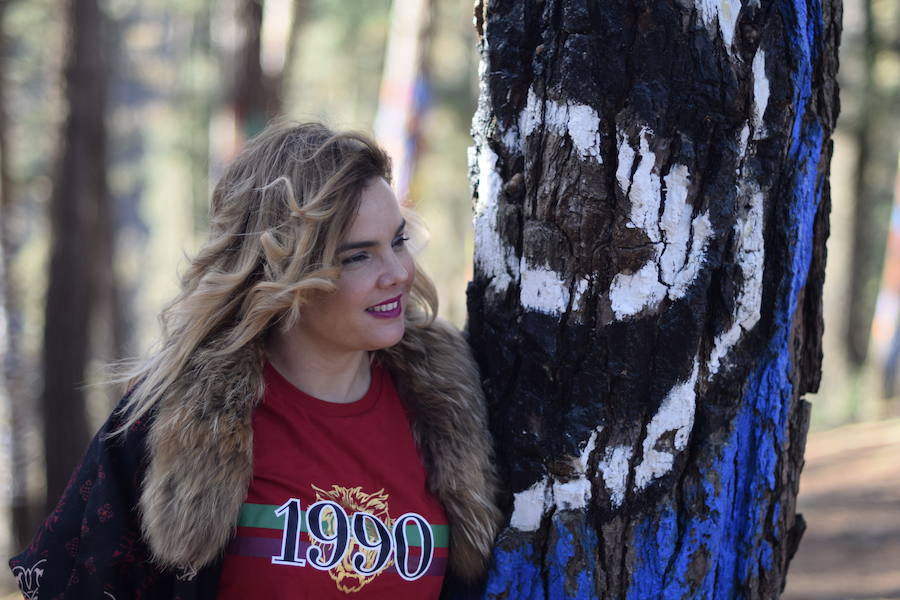 Sudadera estilo 'crop top' con poncho, ¿sí o no?