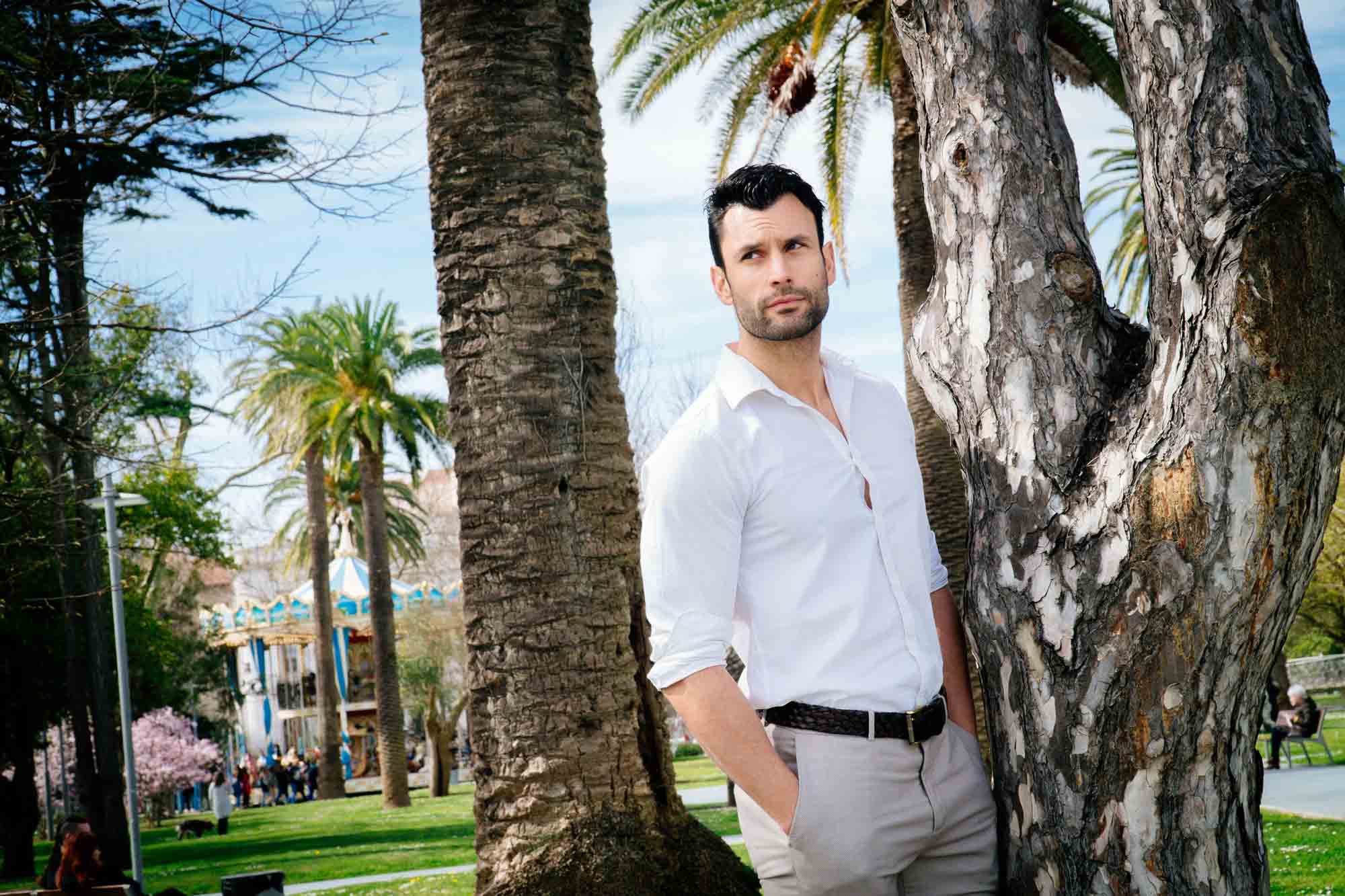 El cántabro reconoce que es fiel a un «estilo cómodo» para jugar con sus tres hijos, que le apoyan en su inmersión en la moda