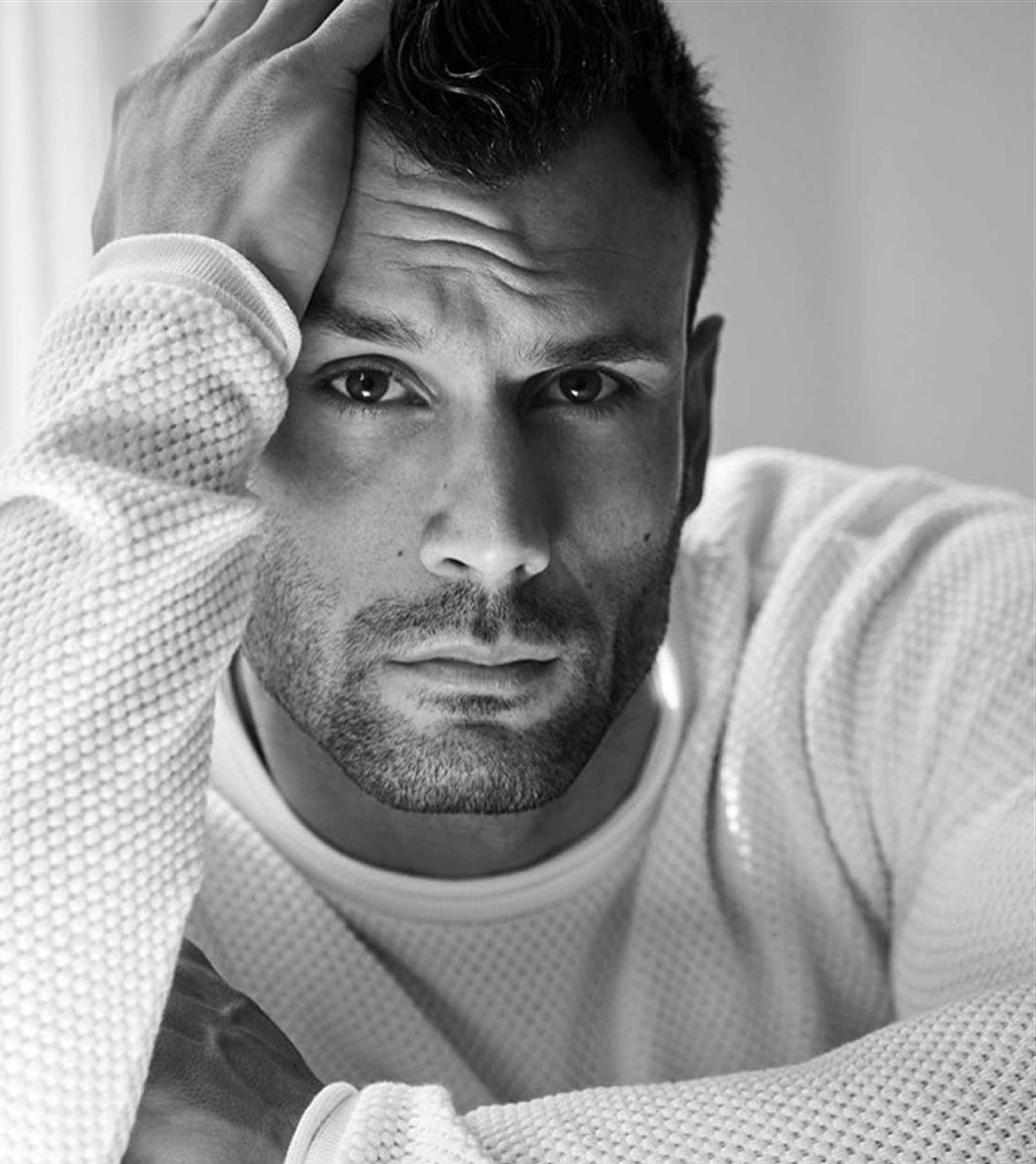 El cántabro reconoce que es fiel a un «estilo cómodo» para jugar con sus tres hijos, que le apoyan en su inmersión en la moda