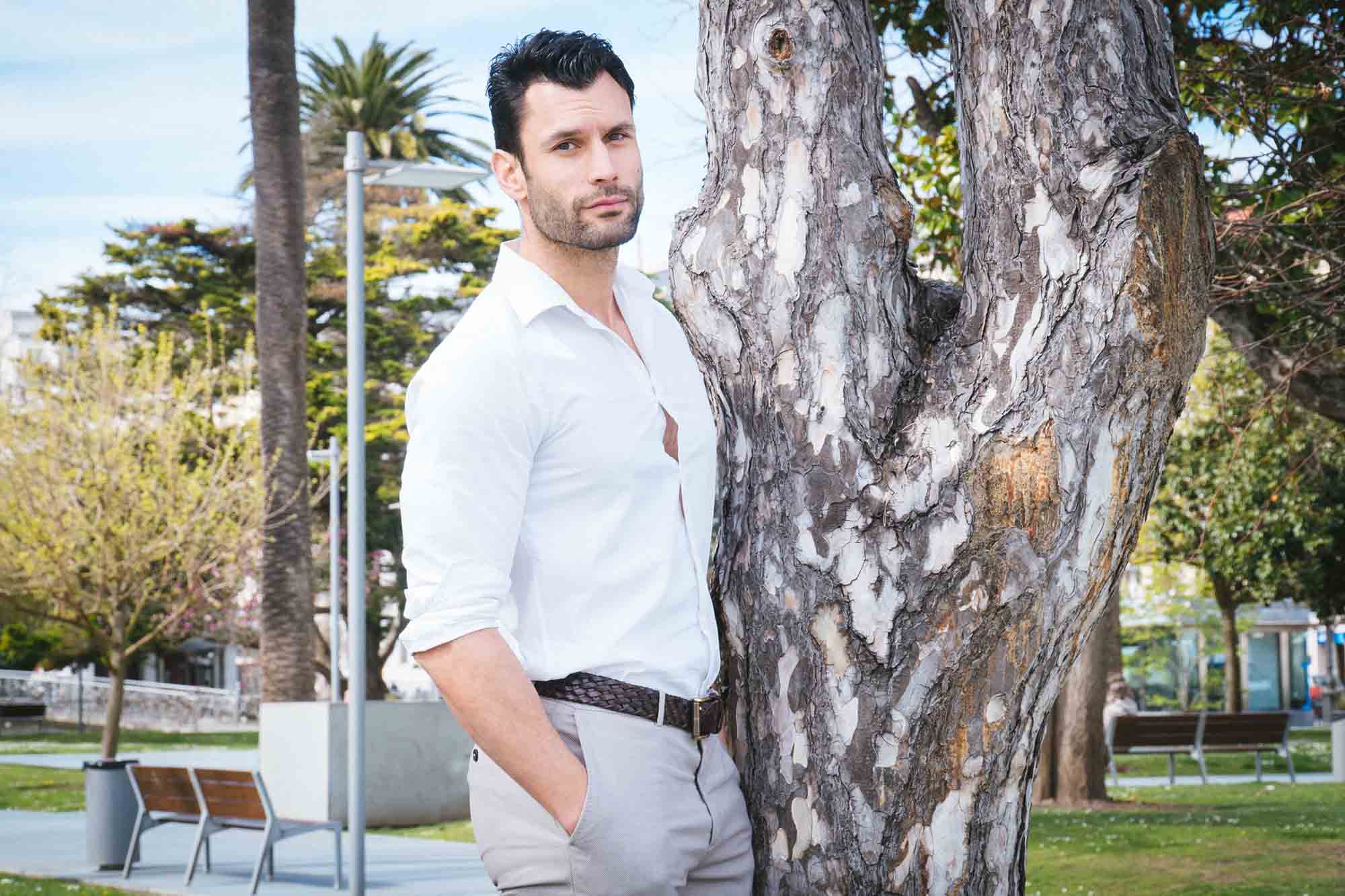 El cántabro reconoce que es fiel a un «estilo cómodo» para jugar con sus tres hijos, que le apoyan en su inmersión en la moda