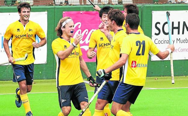 Los jugadores del Jolaseta celebran uno de los tantos de los cuartos del final. 