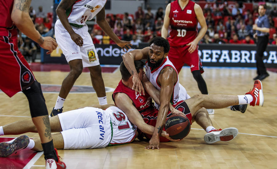 Fotos: Las mejores imágenes del Zaragoza - Baskonia